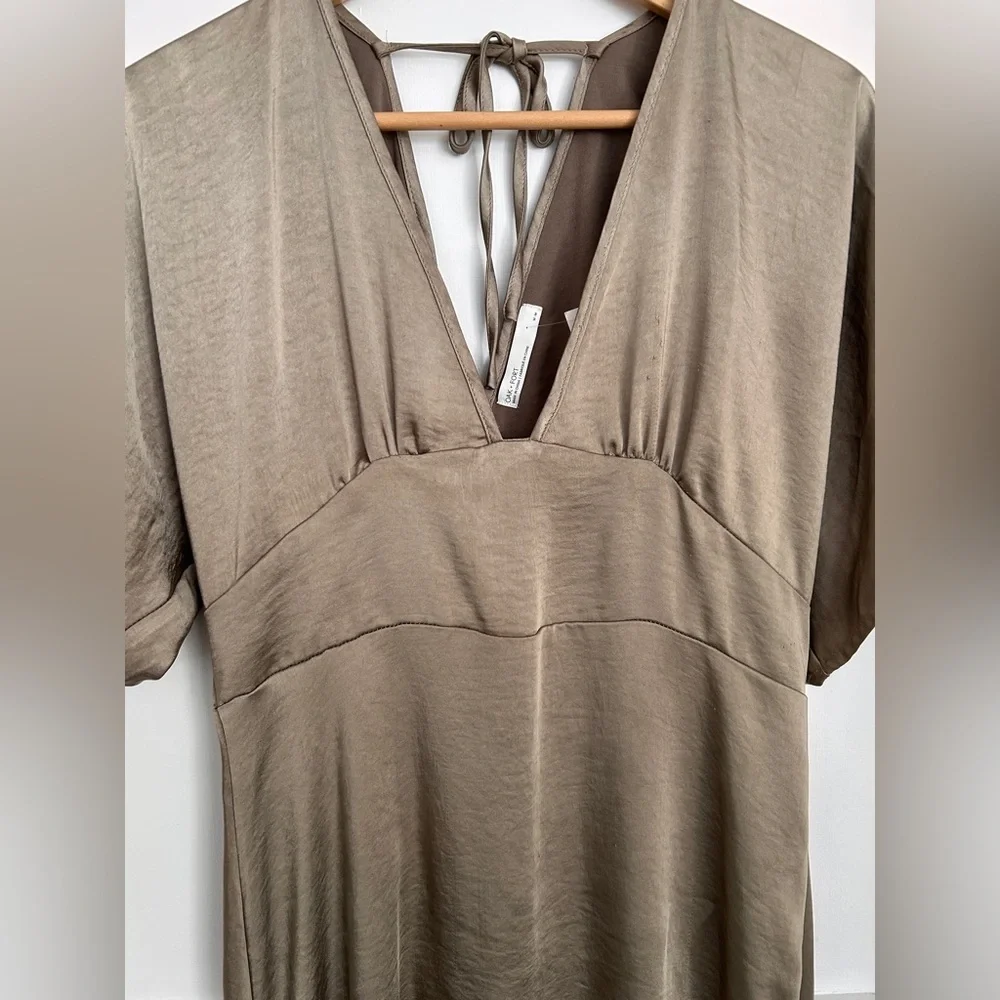 BNWT Oak & Fort Satin Butterfly Dress in Gold/Brown Size M - Picture 8 of 10